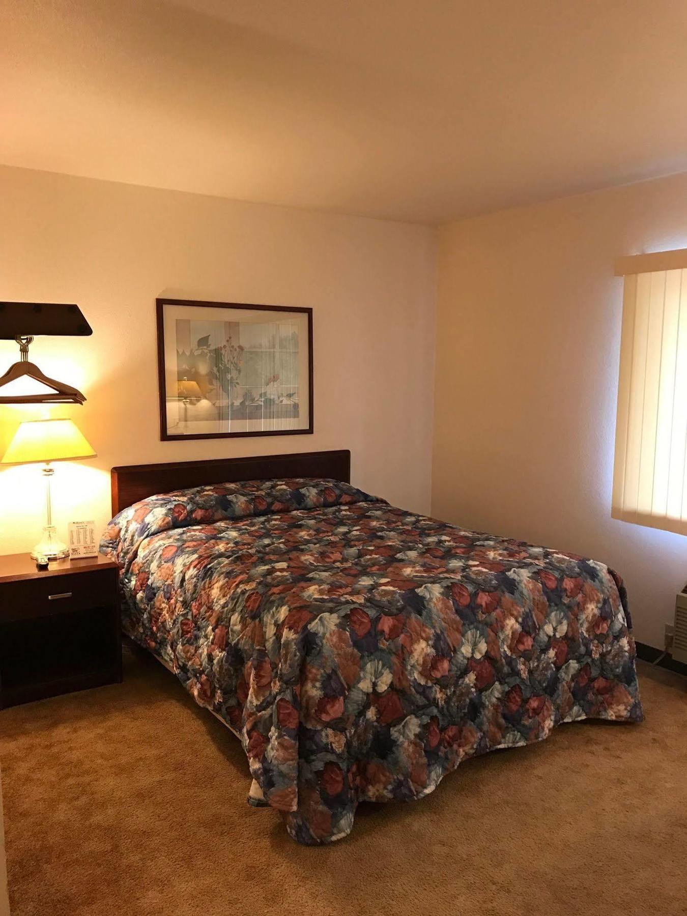 Mcgovern'S Motel And Suites Sun Prairie Extérieur photo